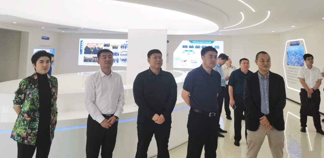 李兵赴万锂泰(上海)新材料研究院考察(图1) 李兵赴万锂泰(上海)新材料研究院考察(图1)