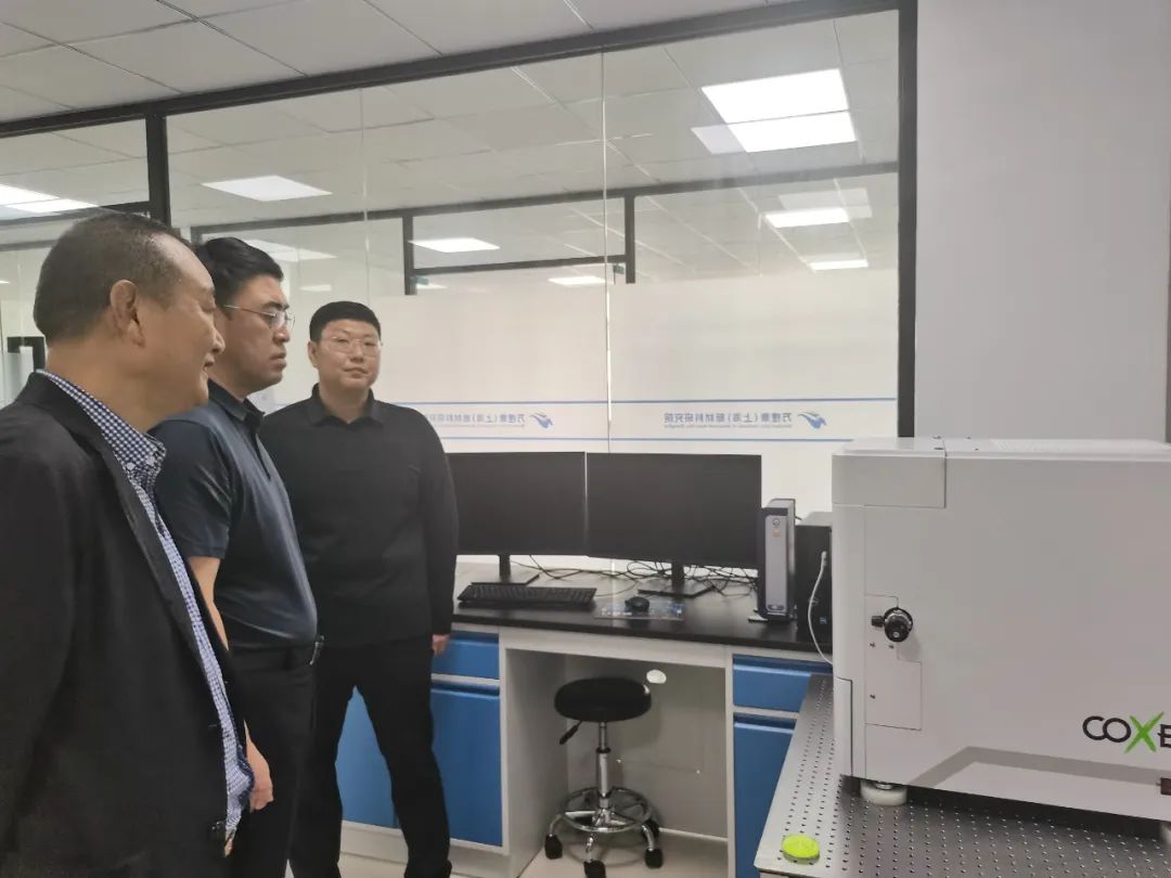 李兵赴万锂泰(上海)新材料研究院考察(图2) 李兵赴万锂泰(上海)新材料研究院考察(图2)