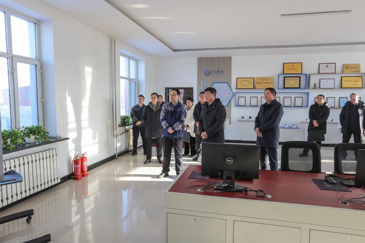 七台河市市委副书记、市长张涛莅临万锂泰调研(图1) 七台河市市委副书记、市长张涛莅临万锂泰调研(图1)